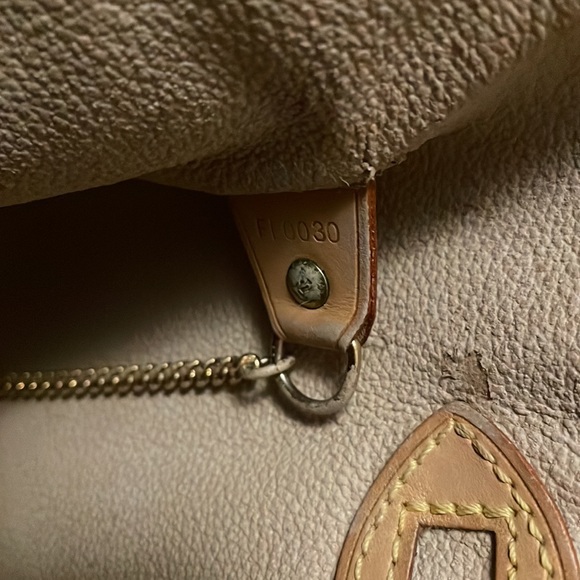 Louis Vuitton Bucket GM - Picture 8 of 10